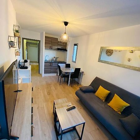 Appartement Au Port De Saint Cyprien Luaran gambar